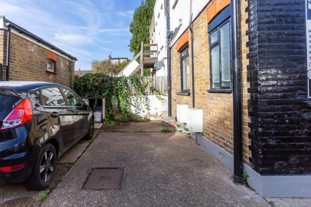 2 Bed Apartment Near The Beach サウスエンド・オン・シー エクステリア 写真